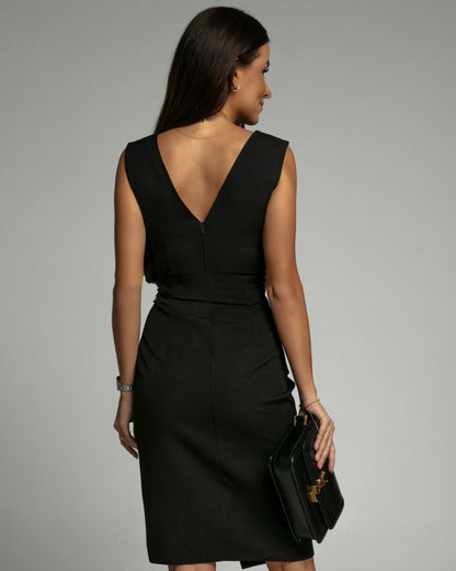 Floria – Fitted Dress with V-neck and Slit